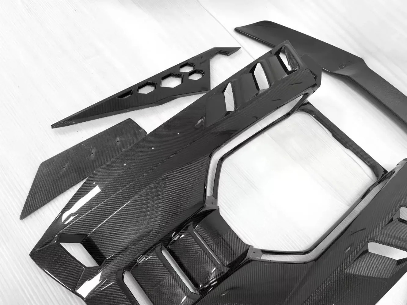 Rear Engine and Wing Dry Carbon Kits High Quality Fast Delivery Dry Carbon Fiber Body Kits for  Revuelto